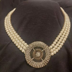 Heidi Daus Semi Parure Three Strand Pearl With Center Medallion